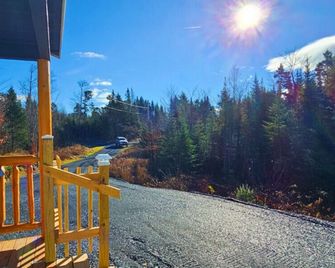 Black Bear Cabin at Moosehead Lake Direct Atv Family/Pet Friendly - Greenville - Balkon