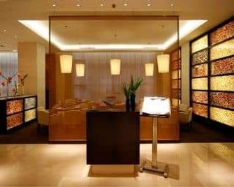 Howard Johnson Parkland Hotel Dalian - Dalian - Front desk