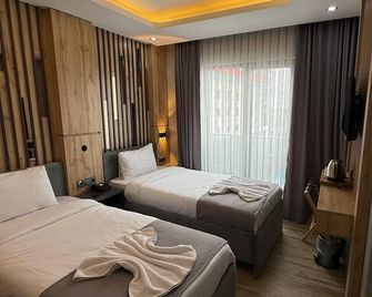world say hotel - Van - Bedroom