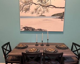 Broad Street Apartment - Philadelphia - Dining room