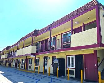 Century Motel Buena Park Anaheim Ca 91 - Buena Park - Edificio