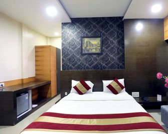 Hotel Shri Khedapati International - Dewas - Bedroom