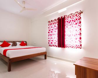 OYO Muckatira Inn - Vīrarājendrapet - Bedroom
