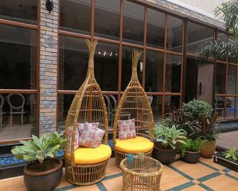 The Summer House, Pachmarhi - Am Hotel Kollection - Pachmarhi - Patio