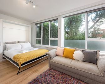 Lovely Studio with Free Parking in East Melbourne! - Melbourne - Bedroom