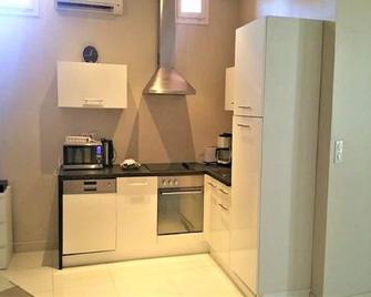 Meynadier: 2bdr Apartment - Cannes - Kitchen