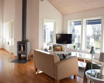 Cozy home in Rockneby with kitchen - Kalmar - Wohnzimmer
