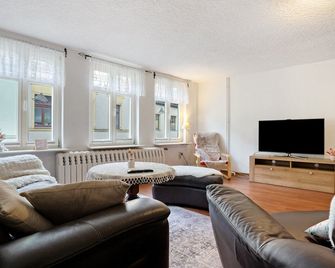 Ferienwohnung Stavenhagen - Stavenhagen - Living room