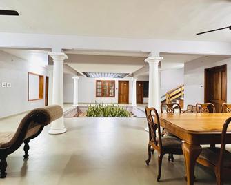 Kadavil Palmyra - Kollam - Comedor