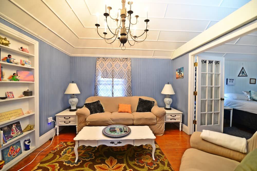 Historic Apt in Heart of Christiansted - Christiansted - Salon