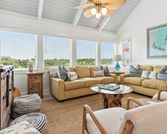 Golf course view villa next to BHI Club, recently renovated! - Bald Head Island - Living room