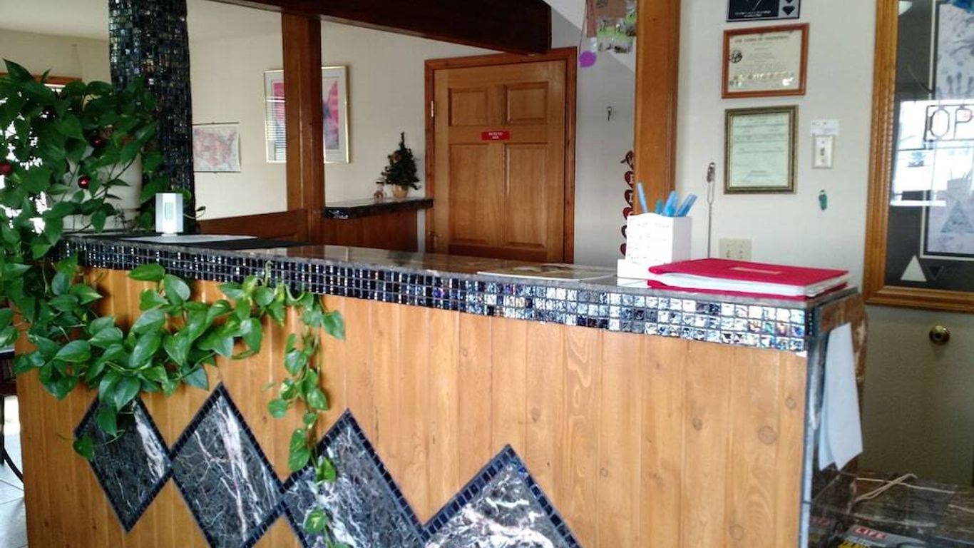 Going To The Sun Inn And Suites