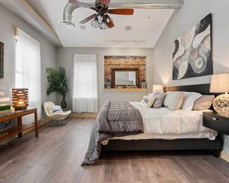 Luxe Condo w/ Game Area, Walk to Beach & Boardwalk - Wildwood - Bedroom