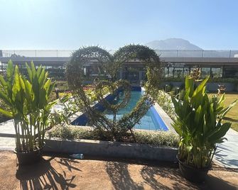 7 Tree Resort & Restaurant - Pune