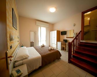 Hotel Petrarca - Rimini - Bedroom