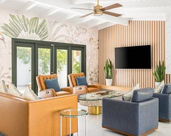 Kadali House - A Tropical Retreat - Palm Springs