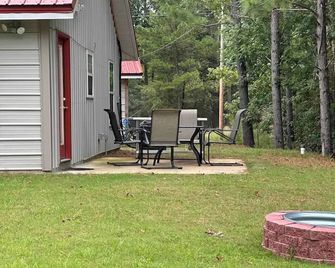 Dogwoods-2 bedroom cabin with spacious parking - Grenada - Binnenhof