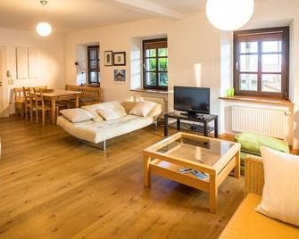 Ferienwohnung Altes Schulhaus Greising - Deggendorf - Wohnzimmer
