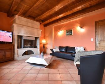 Luxurious Holiday Home In Domme With Swimming Pool - Domme - Wohnzimmer