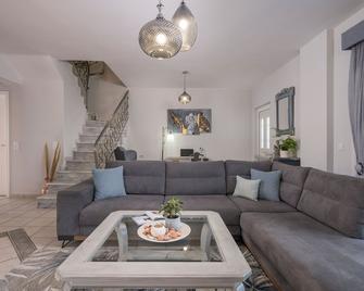 Casa de philippe with unique Seaview 2' from beach - Agia Marina - Stue