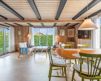 'Sampsa' - 75m from the sea by Interhome - Malling - Comedor