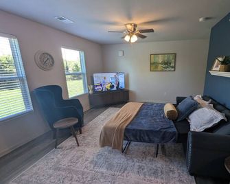 Spacious 1-bedroom apartment with AC in Princeton - Princeton - Sala de estar