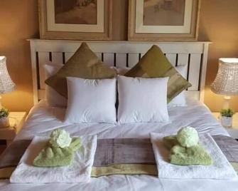 Millstream Inn guest house - Hartbeespoort - Bedroom