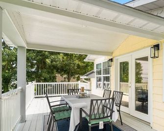 Family Beach House: Spacious Deck, Grill & Views - Chesapeake Beach - Balcony