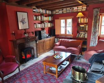 An authentic house in the heart of historic Burgundy - Beurizot - Sala de estar