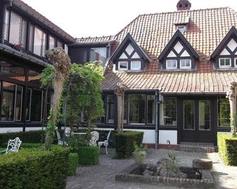 Hotel Kasteelhof 'T Hooghe - Ypres - Building
