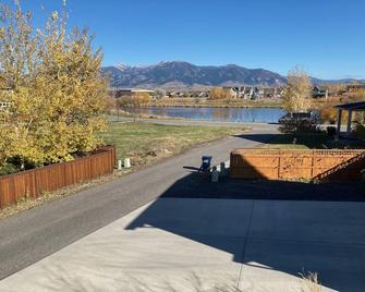 House with mountain view - Bozeman - Outdoors view