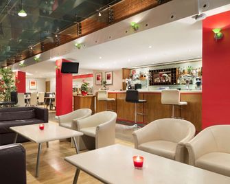 Ramada Hounslow - Heathrow East - Hounslow - Bar