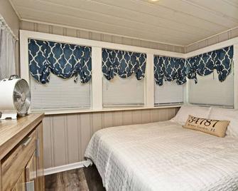 Adorable 1-bedroom right on the bike trail - Winter Garden - Bedroom