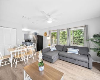 The Jasmine Apartments by Lowkl - Fort Lauderdale - Living room