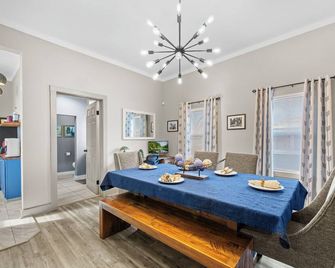 Renovated KC Home Near Stadiums & Downtown with 3 Kings - Kansas City - Comedor