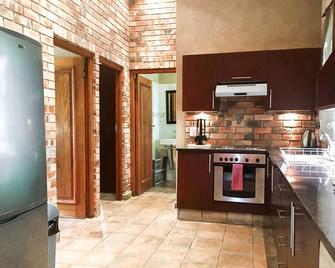 Ingwenya Lodge - Saint Lucia - Keuken