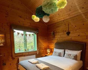Hollybush Lodges - Radstock - Bedroom