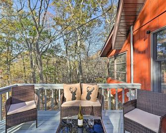 Deck and Forest Views Secluded Cresco Cabin! - Cresco - Balcony