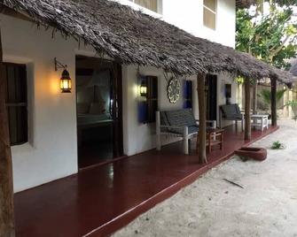 Island style Beach House, pool, wifi, Chef - Paje - Patio