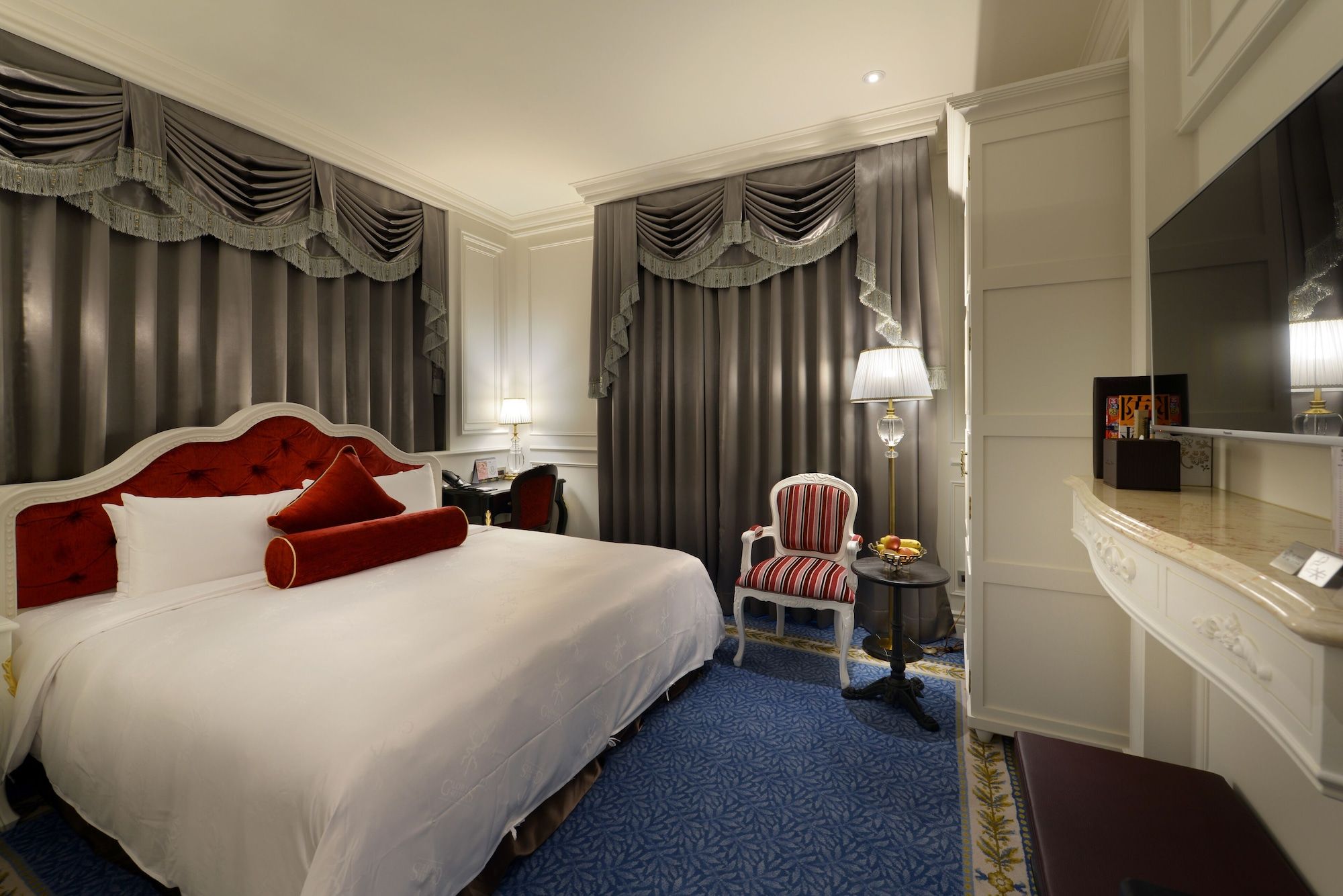 Bedroom view of Golden Tulip Rs Boutique Hotel