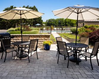 Hampton Inn Dover - Dover - Patio