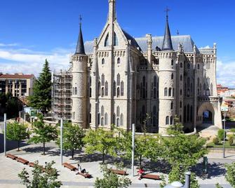 Hotel Gaudí - Astorga - Edifici