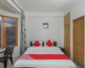 OYO 23675 Mountains Villa - Kasauli - Habitación