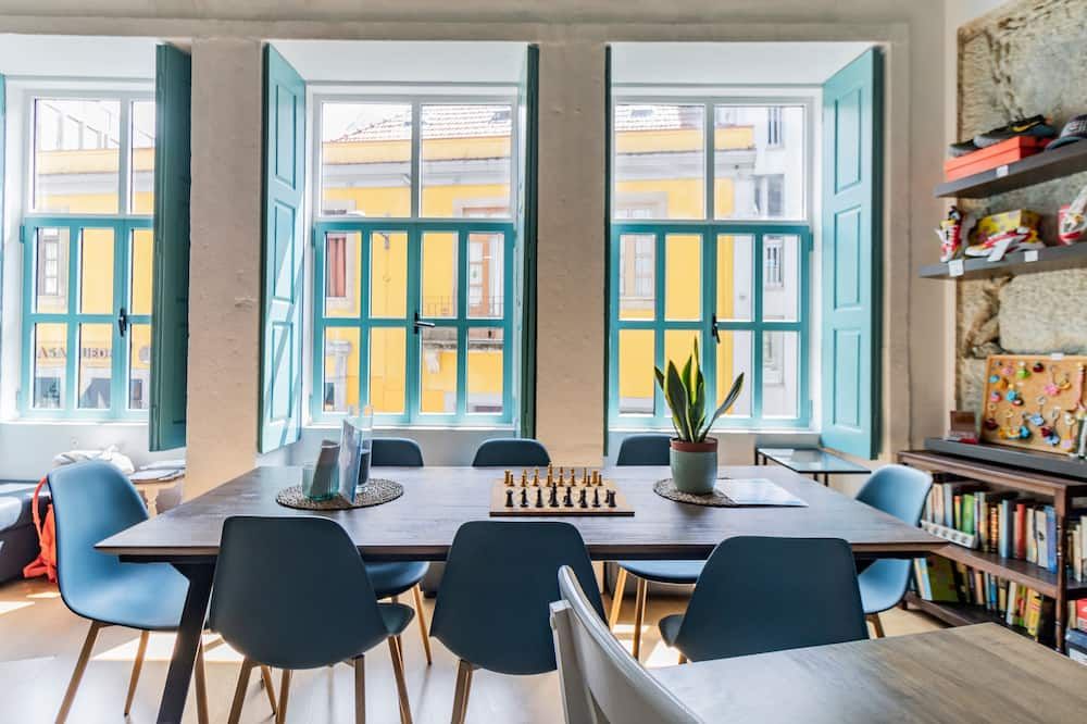 أوبورتو إنفيكتس هوستل - بورتو - غرفة طعام