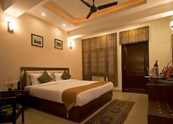 Red Maple Bed & Breakfast - New Delhi - Bedroom