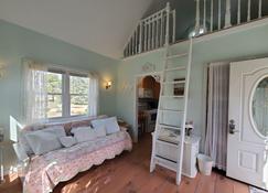 Make Lasting Memories In This Adorable Vineyard Cottage! - Oak Bluffs - Phòng khách