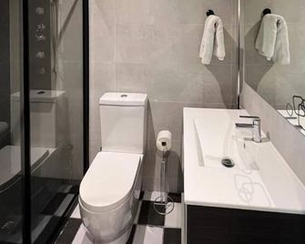 Hospedaje Corredor De Henares - Torrejón de Ardoz - Baño
