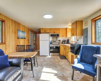 1 Mi to State Park: Peaceful La Pine Cabin w/ Deck - La Pine