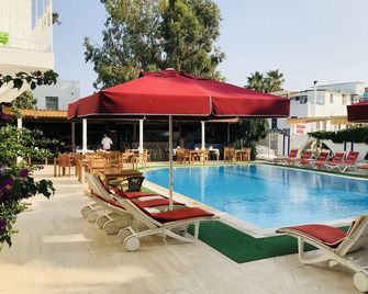 Tumay Hotel Bitez - Bitez - Zwembad