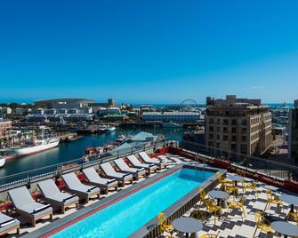 Radisson RED Hotel V&A Waterfront Cape Town - Kaapstad - Zwembad